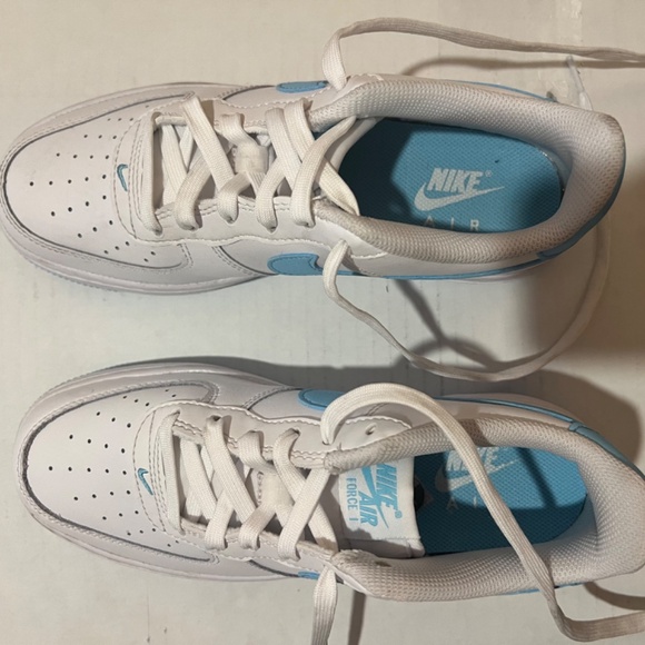 Nike Airforce 1 - size 5 youth - Picture 3 of 4